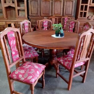 Juego de mesa 1.40m mas 6 sillas tapizadas