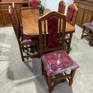 Mesa de 1.80m con 6 sillas tapizadas de algarrobo