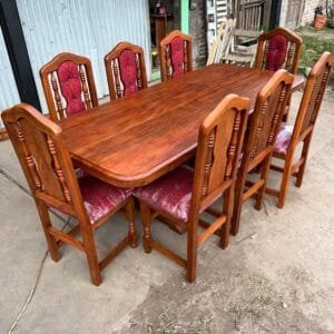 Mesa de 2m con 8 sillas tapizadas de algarrobo