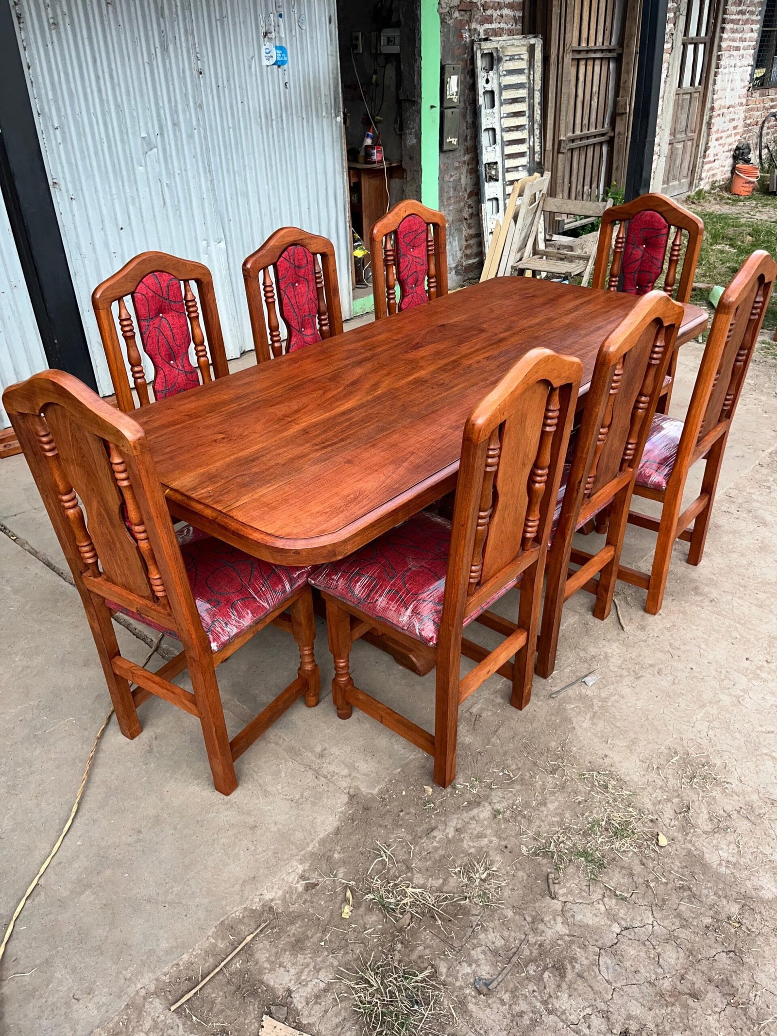 Mesa de 2m con 8 sillas tapizadas de algarrobo - Imagen 2