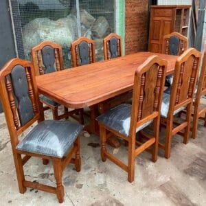 Mesa de 2m con 8 sillas tapizadas de algarrobo