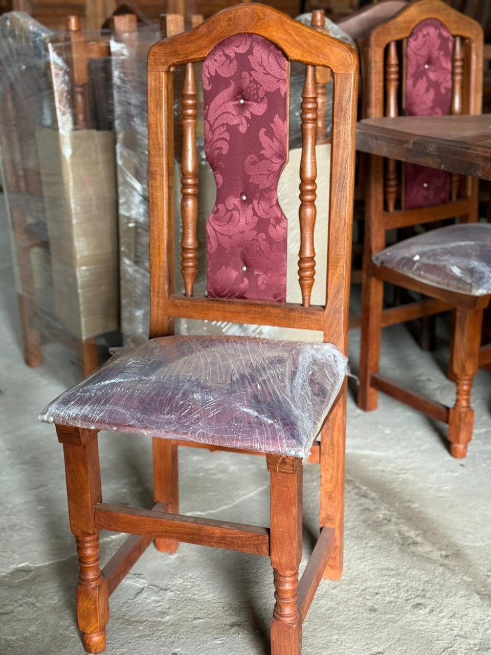 Sillas tapizadas de algarrobo x 6 unidades - Imagen 2