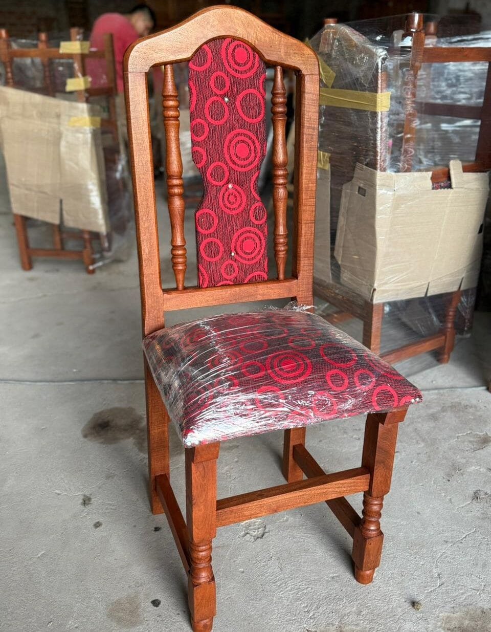 Sillas tapizadas de algarrobo x 6 unidades - Imagen 7