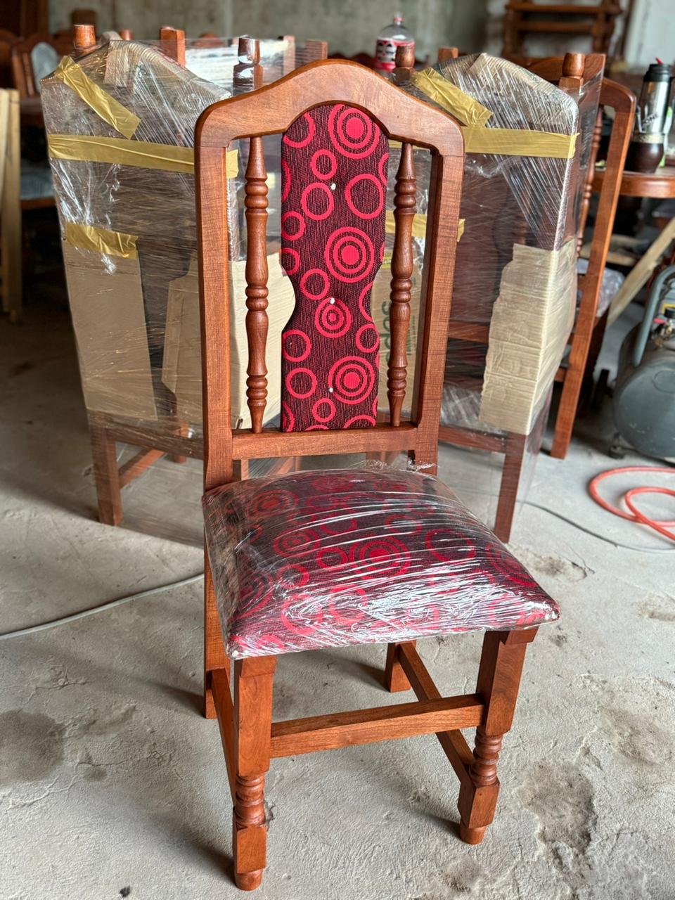 Sillas tapizadas de algarrobo x 6 unidades - Imagen 5