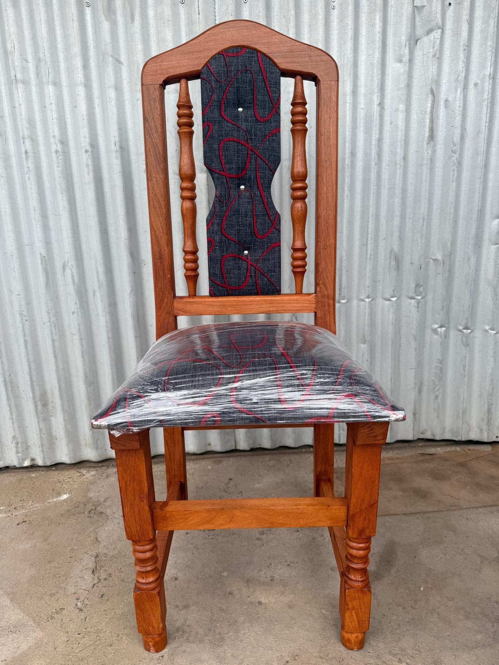 Sillas tapizadas de algarrobo x 6 unidades - Imagen 3