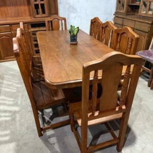 Mesa de 2m mas 8 sillas de algarrobo