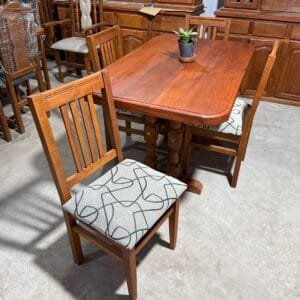 Juego de Mesa 1.20m y 4 sillas Modernas